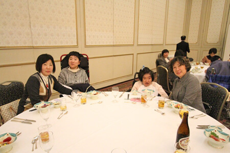 2012創立50周年記念　感謝の集いテーブル席の様子写真13